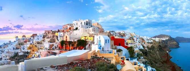 Trip Rooms Feriendestination Griechenland - Wer kennt sie nicht, die märchenhaften Bilderbuchfotos von Santorin? Strahlend weiße Häuser mit leuchtend blauen Kuppeln, schmiegen sich an die Hänge der zerklüfteten Steilküste. Für die meisten der Inbegriff von Griechenland, jedoch Griechenland ist mehr – viel mehr! Die beliebtesten Orte für Ferien in Griechenland, locken mit besten Angebote für Hotels und Ferienunterkünfte mit Werbeaktionen, Rabatten, Sonderangebote für Griechenland Urlaub buchen.